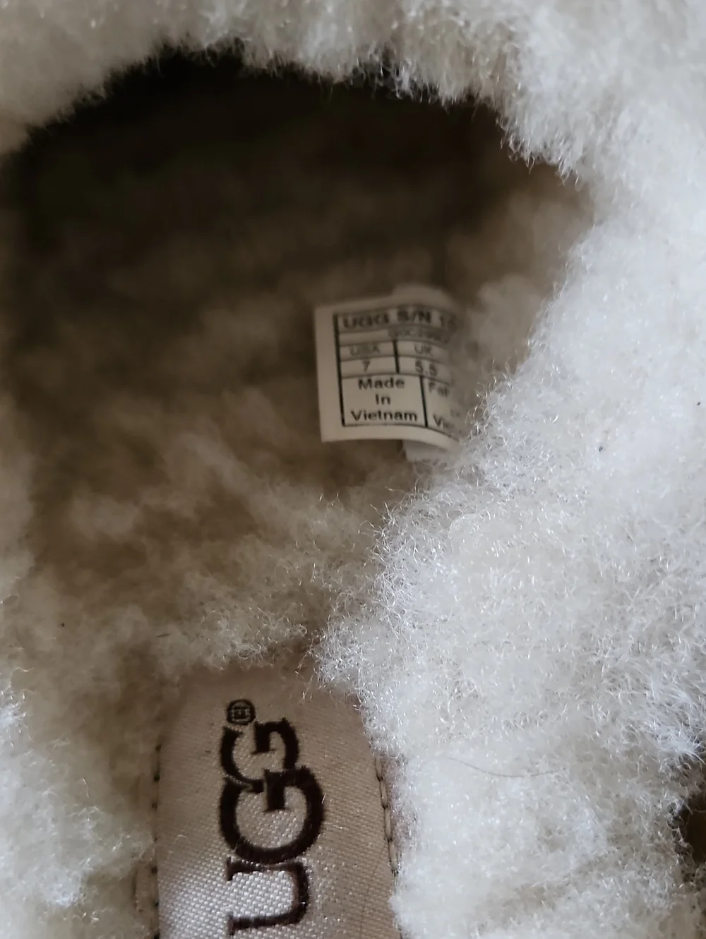 UGG Kids Sequin Clog Slippers in Silver with White Fur Cuff Size 7